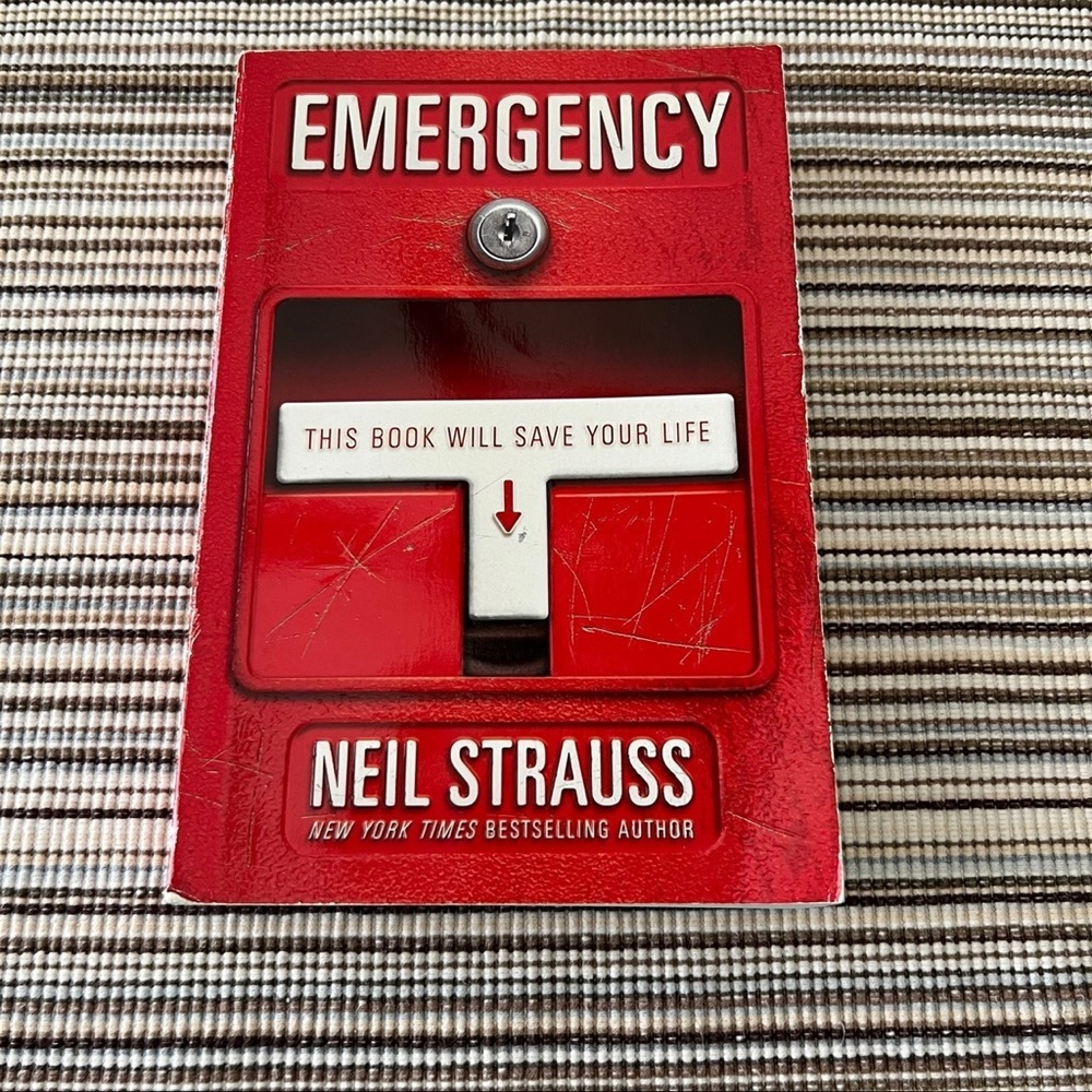 📚📚 3 for $15 📚📚 Emergency ~ Paperback Book By: Neil Strauss